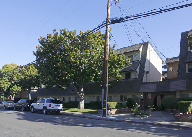 Iris Garden/ Iris Park Apartments in Sunnyvale, CA - Building Photo - Building Photo