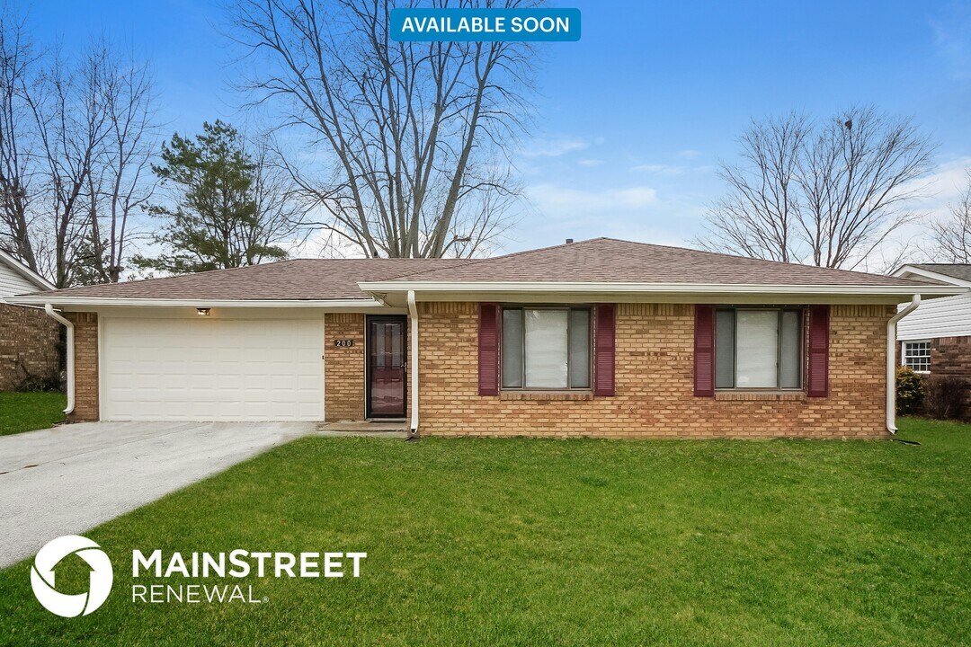 200 Pinedale Dr in Whiteland, IN - Building Photo
