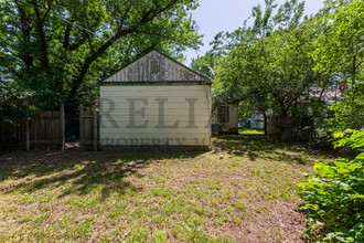 847 S Pinecrest St in Wichita, KS - Foto de edificio - Building Photo