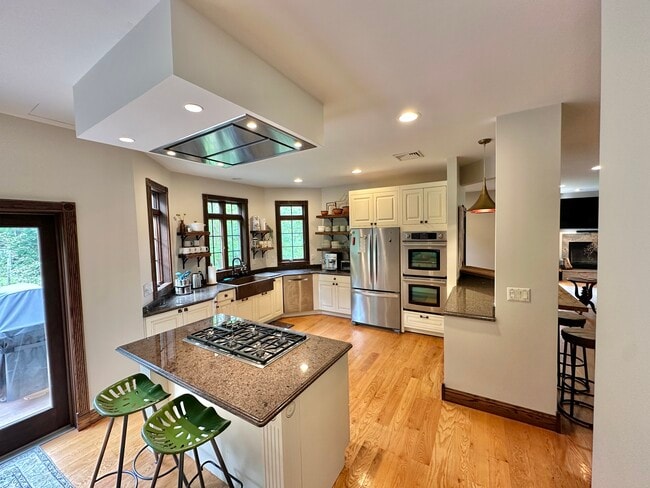 property at 10 Clearview Ln