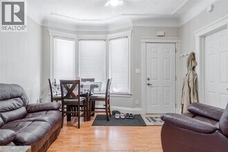 2084 Ottawa St in Windsor, ON - Building Photo - Building Photo