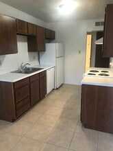 609 Kingman Ave, Unit B in Grants, NM - Foto de edificio - Building Photo