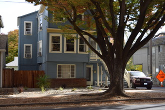 2013 8th St in Sacramento, CA - Building Photo - Building Photo