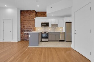 335 Beacon St, Unit 7 in Boston, MA - Foto de edificio - Building Photo