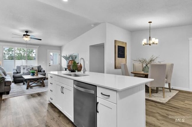 1482 W Woodpine St in Meridian, ID - Building Photo - Building Photo