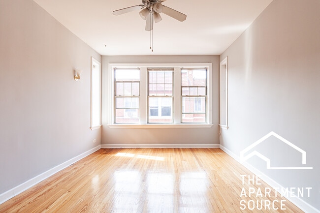 561 W Aldine Ave, Unit 3N
