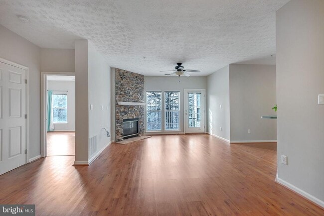 property at 2400 Chestnut Terrace Ct