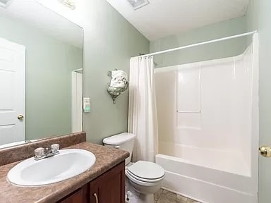 309 Strawbridge Ln in Bonaire, GA - Foto de edificio - Building Photo