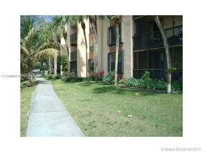 14211 N Kendall Dr in Miami, FL - Building Photo - Building Photo