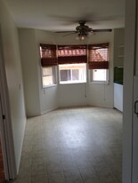 3123 1/2-3123 Byron St in San Diego, CA - Building Photo