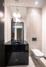 157 W 57th St in New York, NY - Building Photo - Building Photo