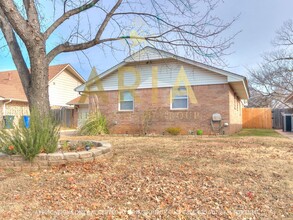 1613 Rolling Stone Dr in Norman, OK - Foto de edificio - Building Photo