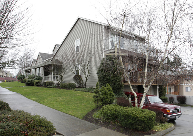 Hudson's Bay Apartments in Vancouver, WA - Building Photo - Building Photo