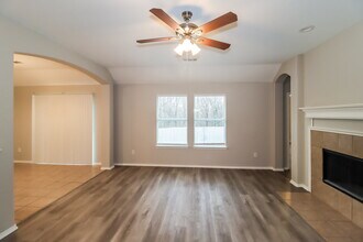 904 Starling Ln in Aubrey, TX - Foto de edificio - Building Photo