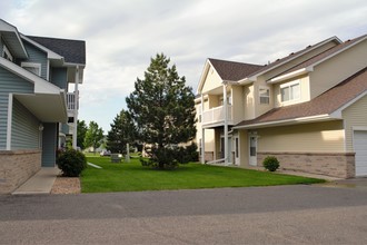 Century Court Townhomes in Hutchinson, MN - Foto de edificio - Building Photo