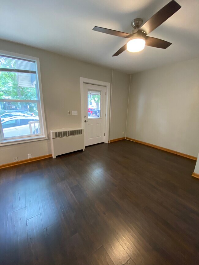 202 N Blair St, Unit 3 in Madison, WI - Foto de edificio - Building Photo