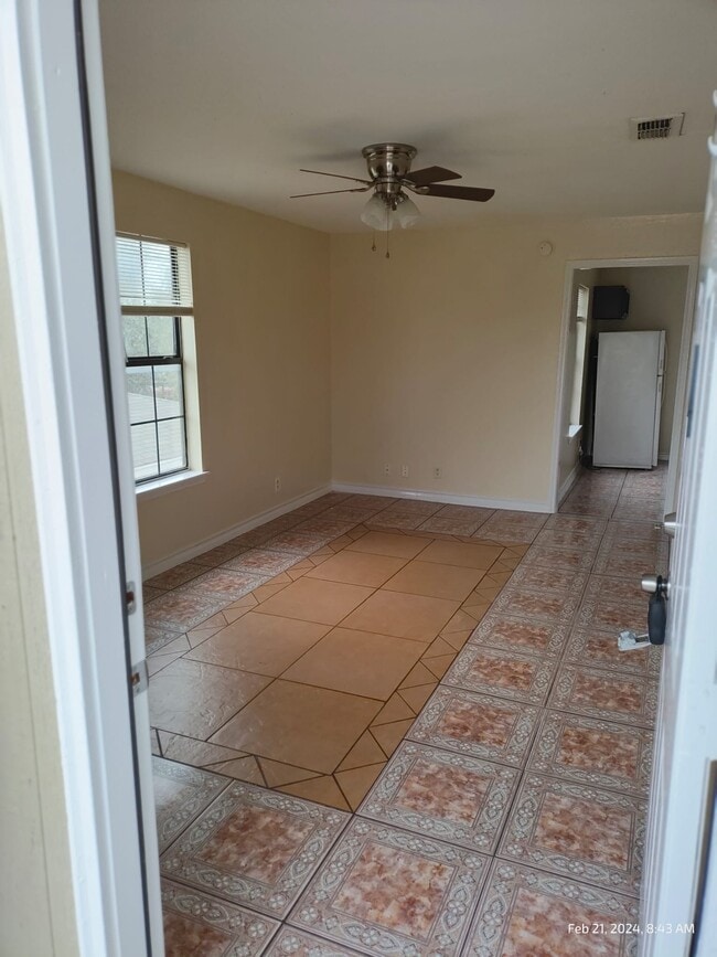 1013 N Canada Ave, Unit 5 in Laredo, TX - Building Photo - Building Photo