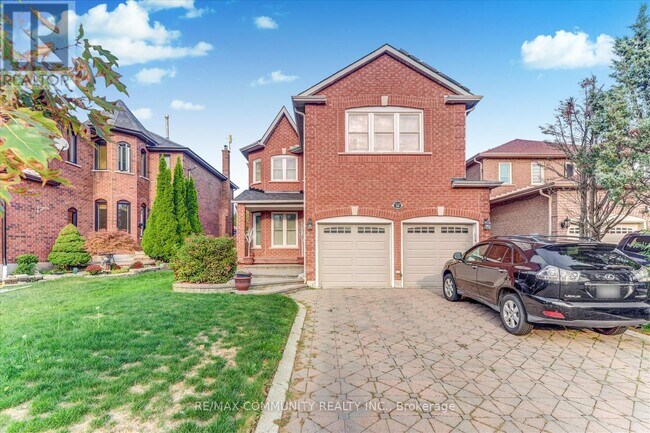 35 Hartrick Pl in Whitby, ON - Building Photo - Building Photo