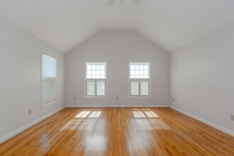 1861 E Main Rd in Portsmouth, RI - Building Photo - Building Photo