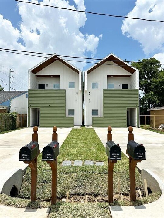 407 Clearwater St in Houston, TX - Building Photo