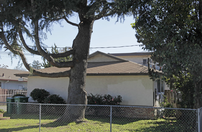 357 Smalley Ave in Hayward, CA - Foto de edificio - Building Photo