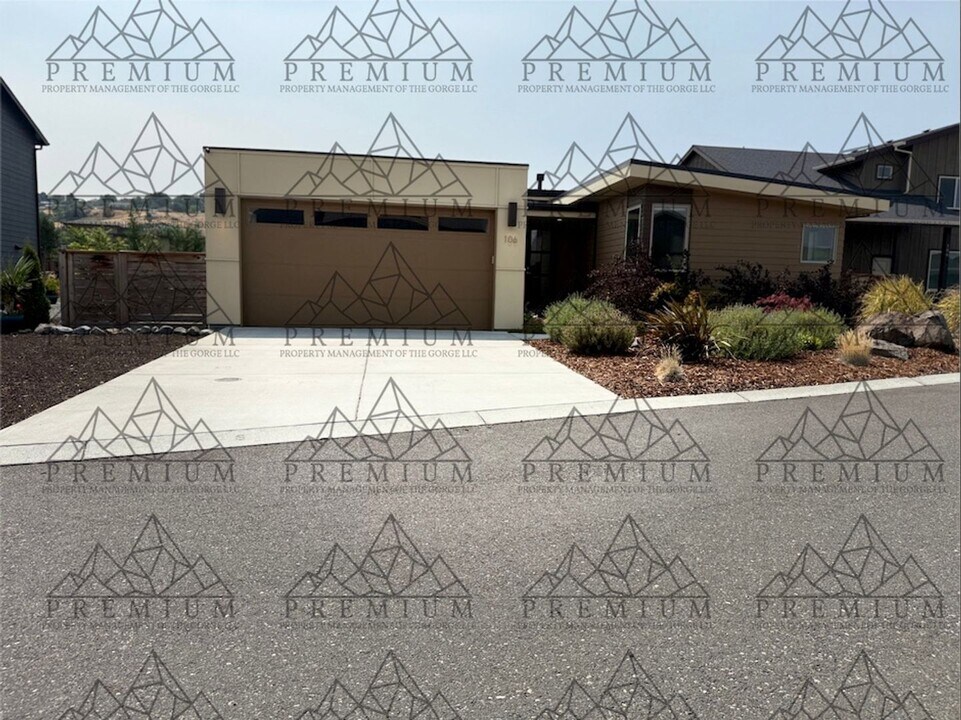 106 Southshore Ave in The Dalles, OR - Building Photo