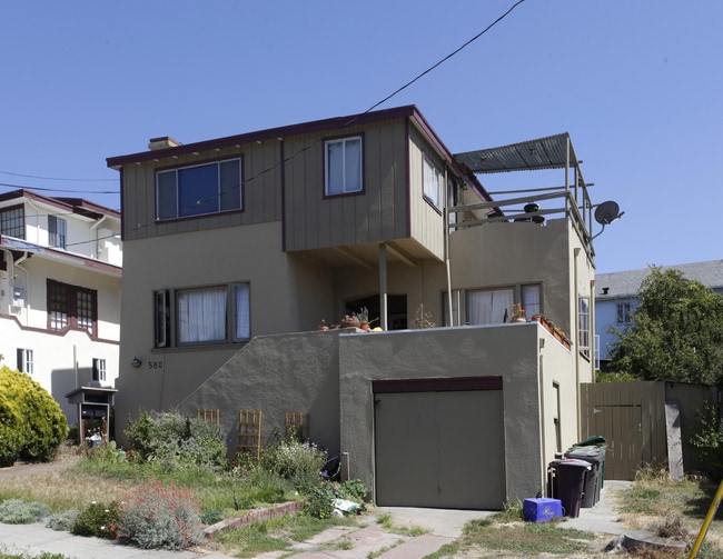 580 Capell St in Oakland, CA - Building Photo - Building Photo