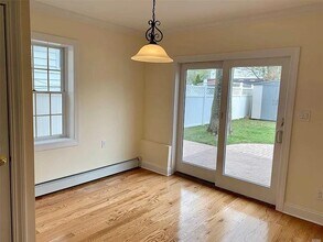 30 Edgewood Rd in Port Washington, NY - Building Photo - Building Photo