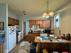 34 Central St, Unit 2 in Somerville, MA - Foto de edificio - Building Photo
