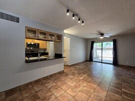 941 Calle Mejia in Santa Fe, NM - Building Photo