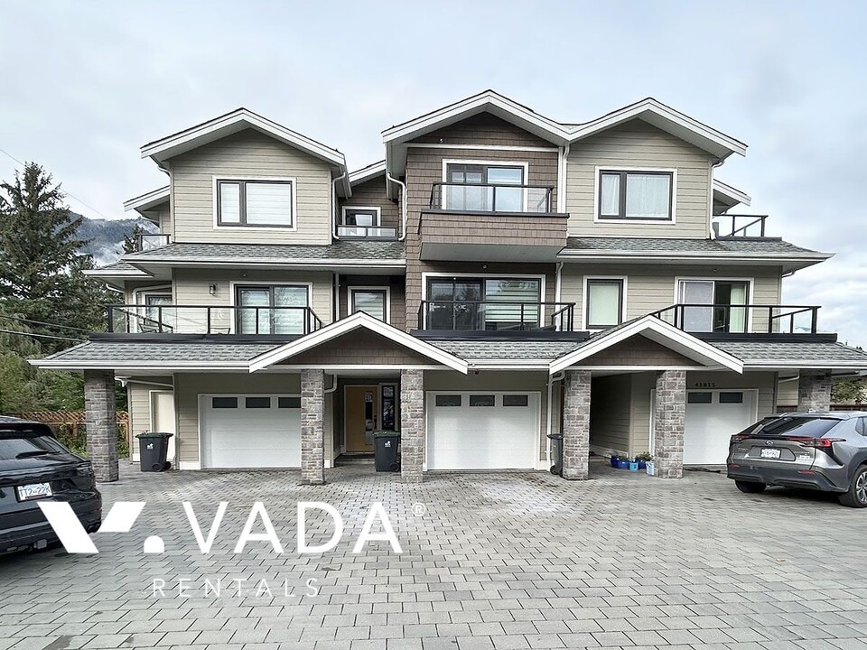 41813 Hope Rd in Squamish, BC - Building Photo