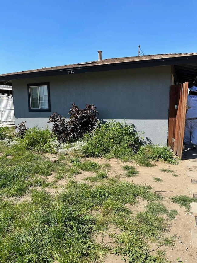 3143 E Clay Ave in Fresno, CA - Building Photo - Building Photo