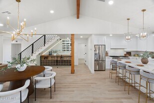 1643 W Griswold Rd in Phoenix, AZ - Building Photo