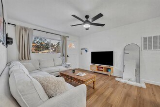 798 26th Ave E in New Smyrna Beach, FL - Foto de edificio - Building Photo
