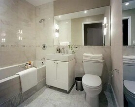 635 W 42nd St in New York, NY - Foto de edificio - Building Photo