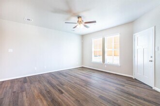135 Park Place Cir in Waller, TX - Building Photo - Building Photo