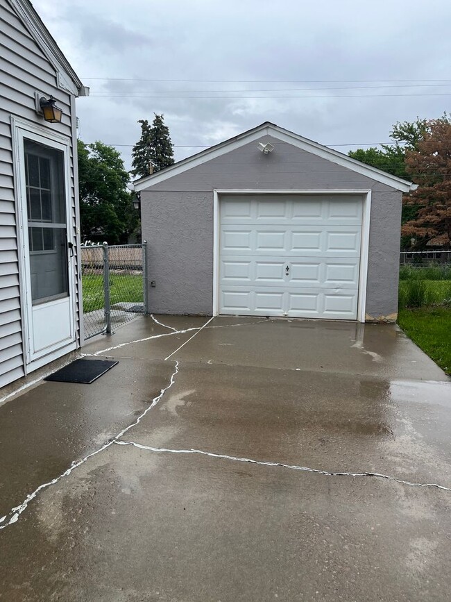 1612 S Frederick Dr in Sioux Falls, SD - Building Photo - Building Photo