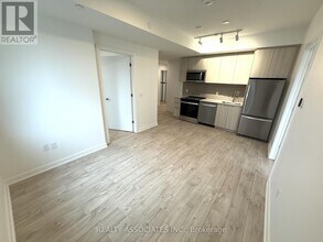 720 Whitlock Ave in Milton, ON - Building Photo - Building Photo