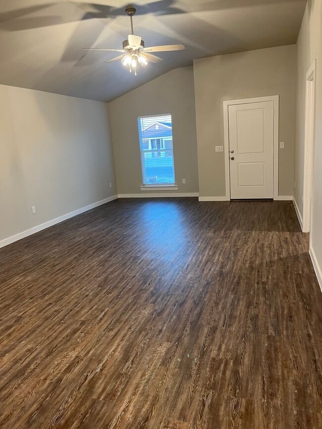 2911 Abbeville Ave in Wolfforth, TX - Building Photo - Building Photo