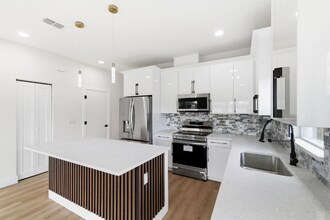 3614 Temple St in Tampa, FL - Foto de edificio - Building Photo