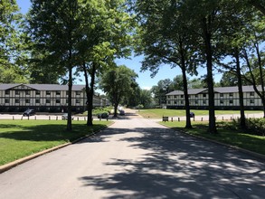 Oak Park Apartments in Affton, MO - Building Photo - Building Photo