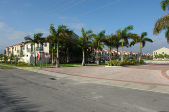 Sorrento in Miami, FL - Building Photo - Building Photo