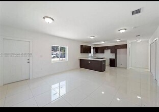 2285 NW 91st St in Miami, FL - Building Photo - Building Photo