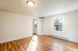 24 Elm St in New Milford, CT - Building Photo - Building Photo