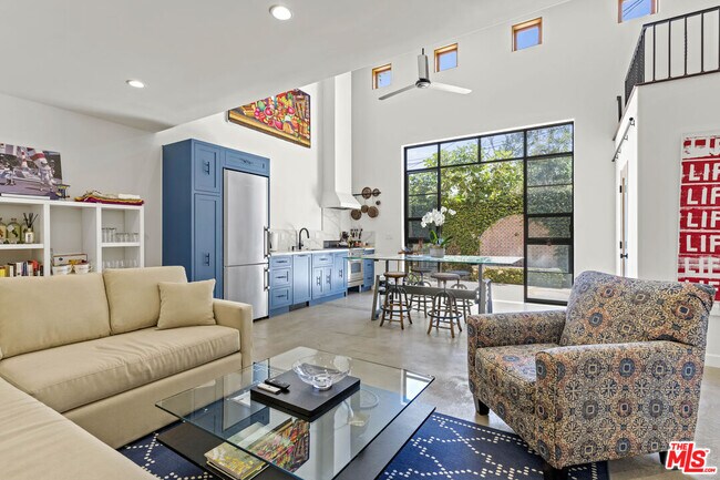 property at 835 N Harper Ave
