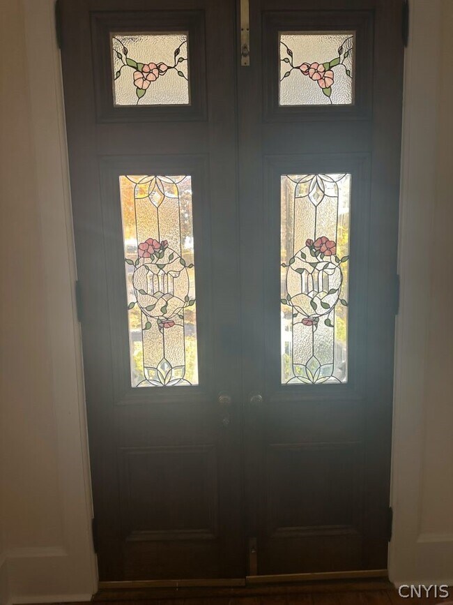 206 E Genesee St in Fayetteville, NY - Foto de edificio - Building Photo