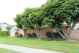 4061 Green Ave in Los Alamitos, CA - Building Photo - Building Photo