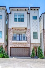 2209 Chenevert St in Houston, TX - Building Photo - Building Photo