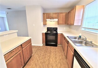 16022 Old River Rd in Channelview, TX - Building Photo - Building Photo