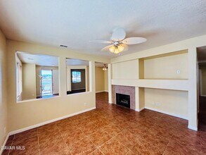 36742 37th St E in Palmdale, CA - Building Photo - Building Photo